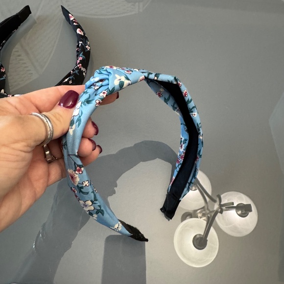 A lot of 4, custom, handmade, floral print headbands (purchased from Etsy) - Picture 10 of 15